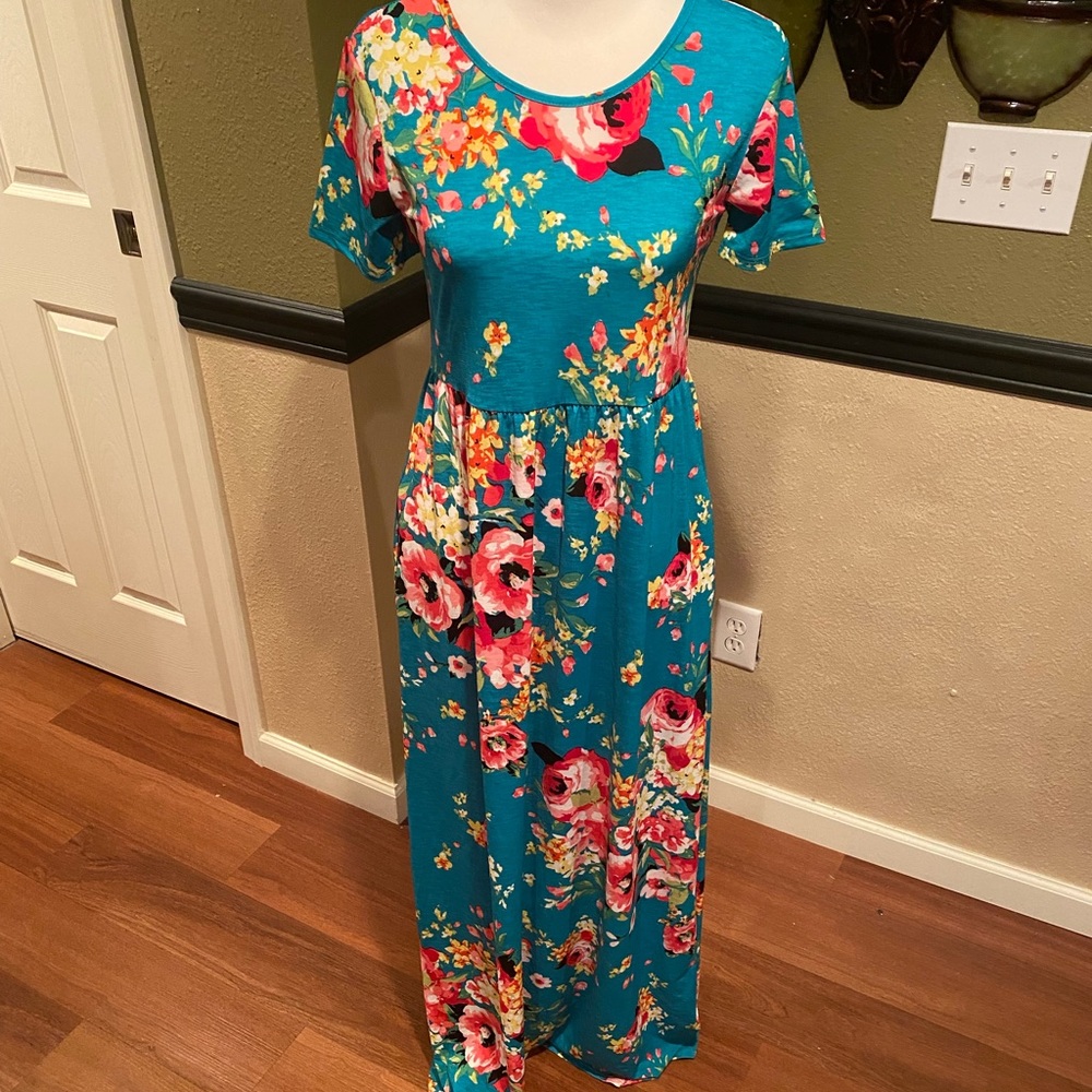 NWOT green floral maxi dress